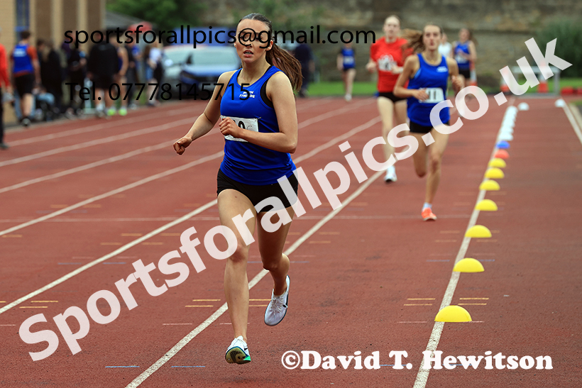 Girls 800 metres, 2025 Northumberland Schools Track and Fields, Wentworth, Hexham. Photo: David T. Hewitson/Sports for All Pics
